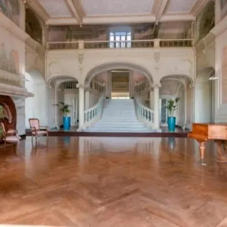 Bienvenue Au Palace Riviera *