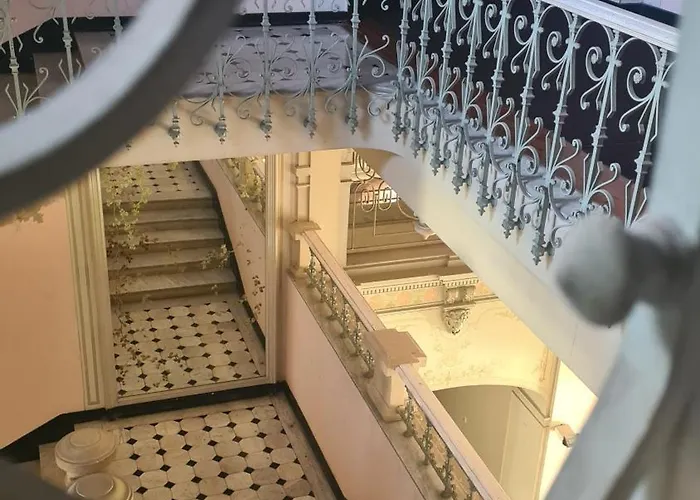 Bienvenue Au Palace Riviera * מנטון