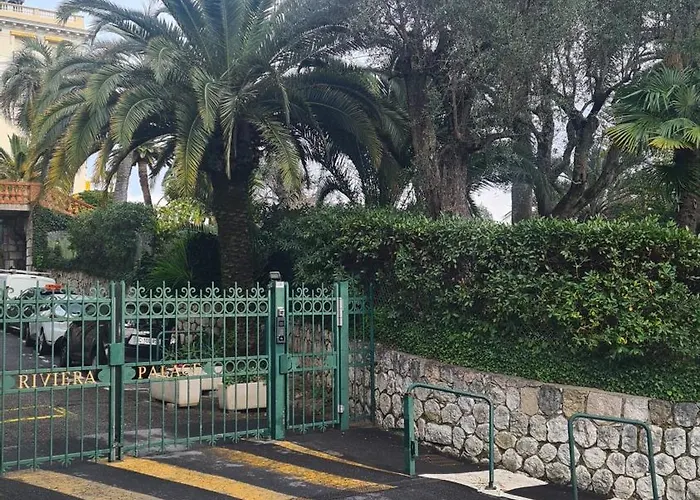 Апартаменти Bienvenue Au Palace Riviera *